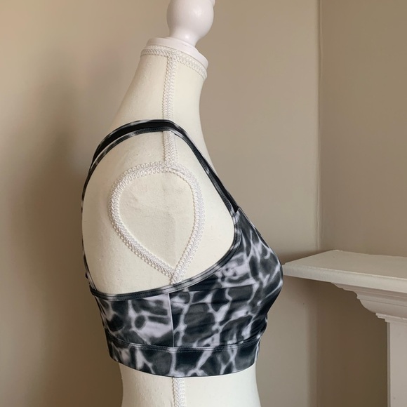 VICTORIA SPORT Black and Grey Criss Cross Sports Bra, Size M - Picture 3 of 5